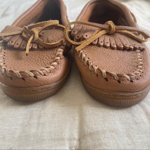 Minnetonka Fringed Kilty Leather Moccasin - Picture 9 of 9